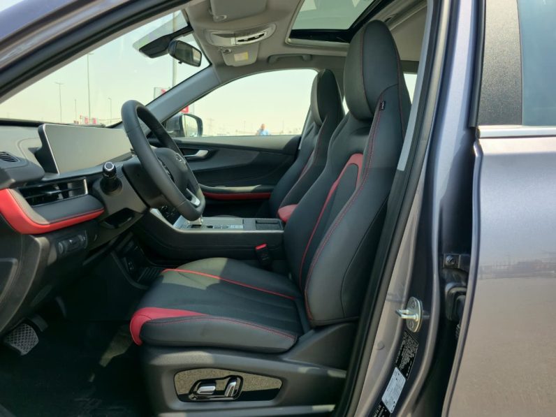 TIGGO 4 PRO – 1.5L – LUXURY SPECS – GCC – 2026 MODEL – GRAY INSIDE BLACK/RED – GCC SPECS