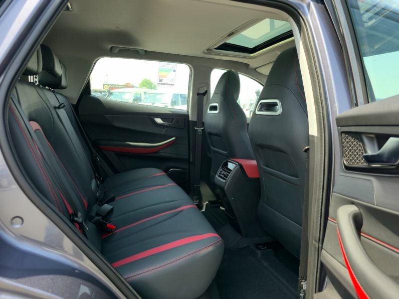 TIGGO 4 PRO – 1.5L – LUXURY SPECS – GCC – 2026 MODEL – GRAY INSIDE BLACK/RED – GCC SPECS