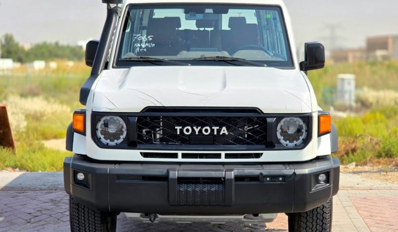 
								TOYOTA LC76 2.8T – Z A/T – FULL OPTIONS – 2025 MODEL – WHITE INSIDE TAN – GCC SPECS full									
