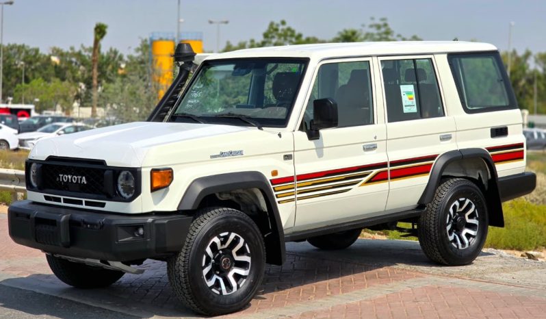 
								TOYOTA LC76 2.8T – Z A/T – FULL OPTIONS – 2025 MODEL – WHITE INSIDE TAN – GCC SPECS full									