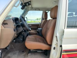 
										TOYOTA LC76 2.8T – Z A/T – FULL OPTIONS – 2025 MODEL – WHITE INSIDE TAN – GCC SPECS full									