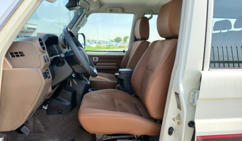 
								TOYOTA LC76 2.8T – Z A/T – FULL OPTIONS – 2025 MODEL – WHITE INSIDE TAN – GCC SPECS full									