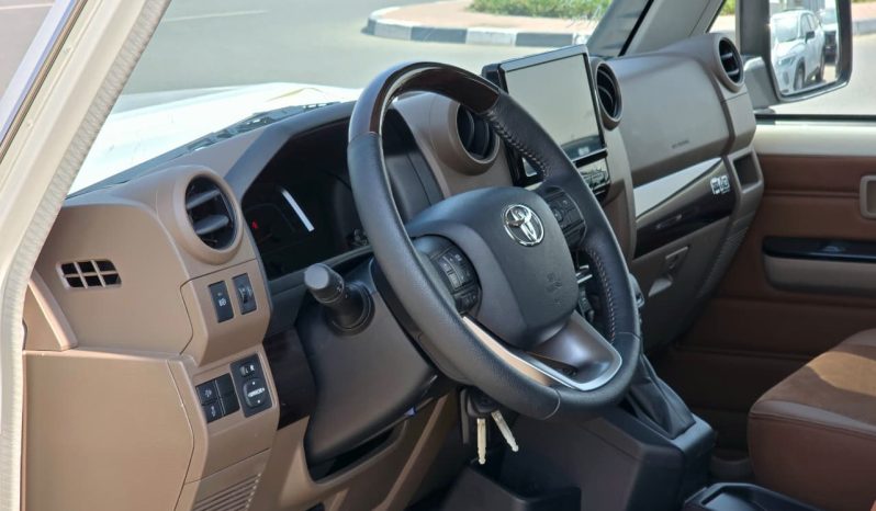 
								TOYOTA LC76 2.8T – Z A/T – FULL OPTIONS – 2025 MODEL – WHITE INSIDE TAN – GCC SPECS full									