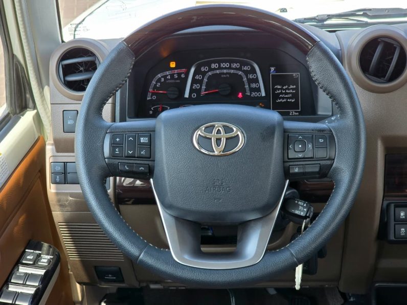 TOYOTA LC76 2.8T – Z A/T – FULL OPTIONS – 2025 MODEL – WHITE INSIDE TAN – GCC SPECS