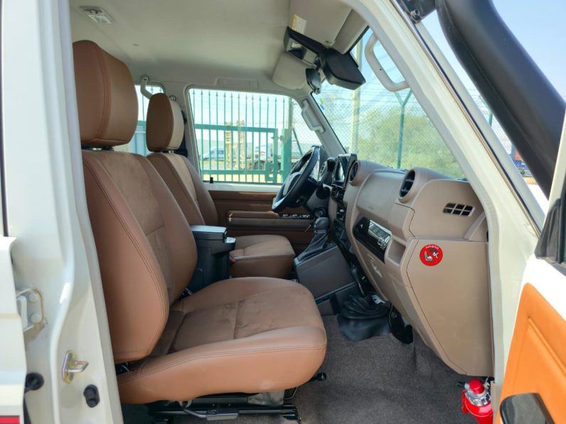 TOYOTA LC76 2.8T – Z A/T – FULL OPTIONS – 2025 MODEL – WHITE INSIDE TAN – GCC SPECS