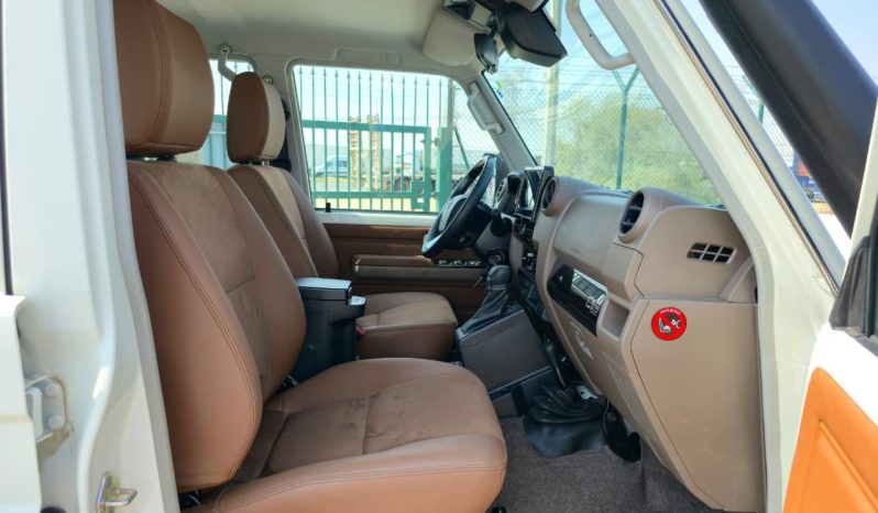 
								TOYOTA LC76 2.8T – Z A/T – FULL OPTIONS – 2025 MODEL – WHITE INSIDE TAN – GCC SPECS full									