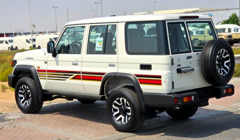 
								TOYOTA LC76 2.8T – Z A/T – FULL OPTIONS – 2025 MODEL – WHITE INSIDE TAN – GCC SPECS full									