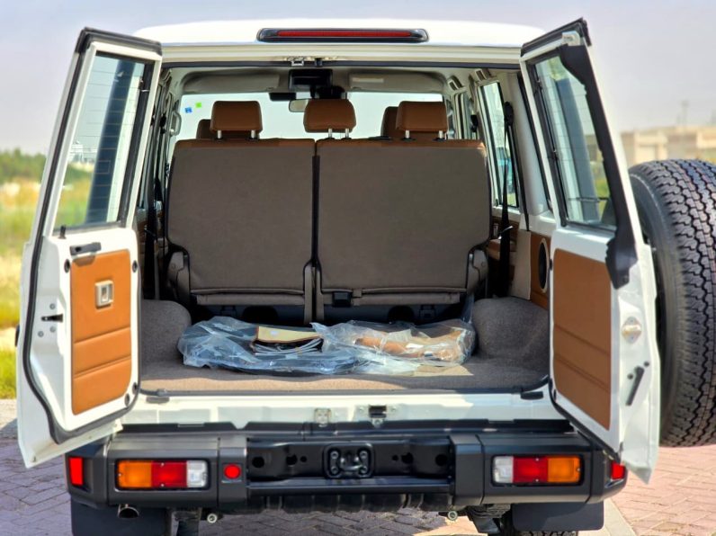 TOYOTA LC76 2.8T – Z A/T – FULL OPTIONS – 2025 MODEL – WHITE INSIDE TAN – GCC SPECS