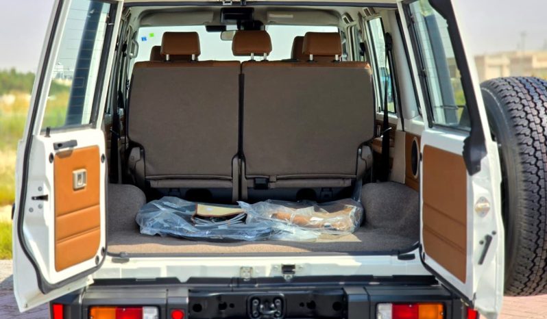 
								TOYOTA LC76 2.8T – Z A/T – FULL OPTIONS – 2025 MODEL – WHITE INSIDE TAN – GCC SPECS full									