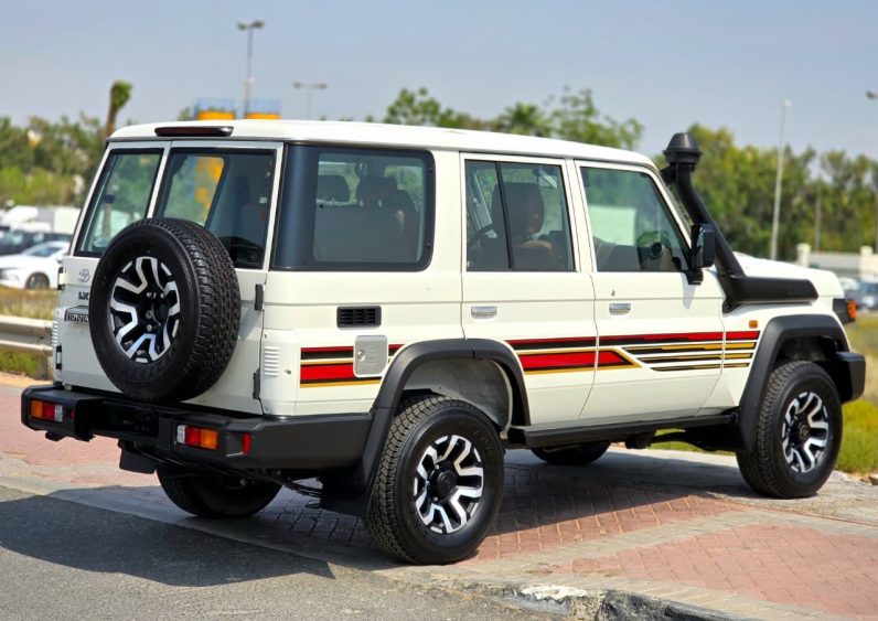 TOYOTA LC76 2.8T – Z A/T – FULL OPTIONS – 2025 MODEL – WHITE INSIDE TAN – GCC SPECS