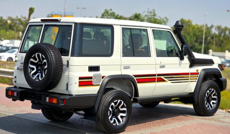 
								TOYOTA LC76 2.8T – Z A/T – FULL OPTIONS – 2025 MODEL – WHITE INSIDE TAN – GCC SPECS full									